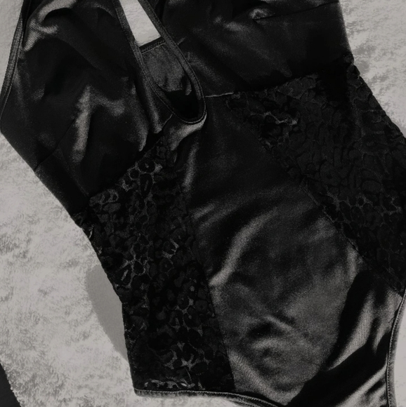 Leopard bodysuit 🐆🖤 - Picture 2 of 5